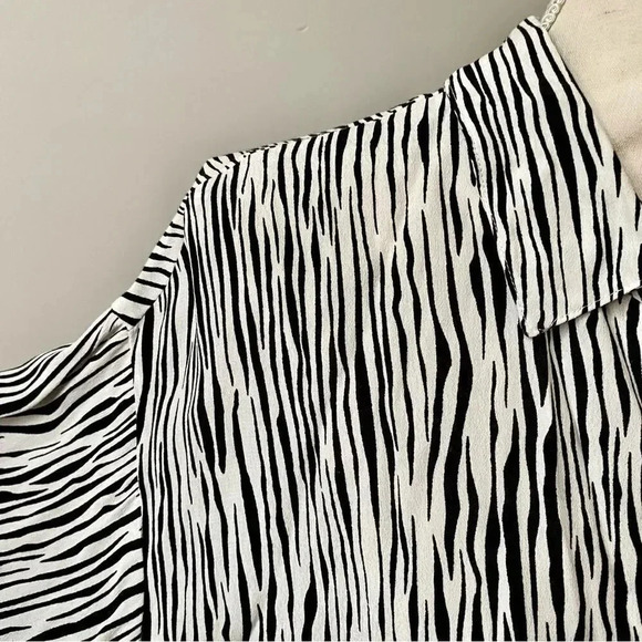 Three Dots Zebra Print Tie Front Button Down Blouse Black White High Low Hem L - Picture 10 of 15